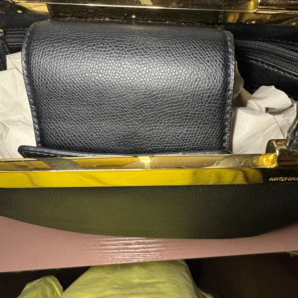 Michael Kors Tilda Saffiano Leather large tote bag in black - Picture 5 of 11